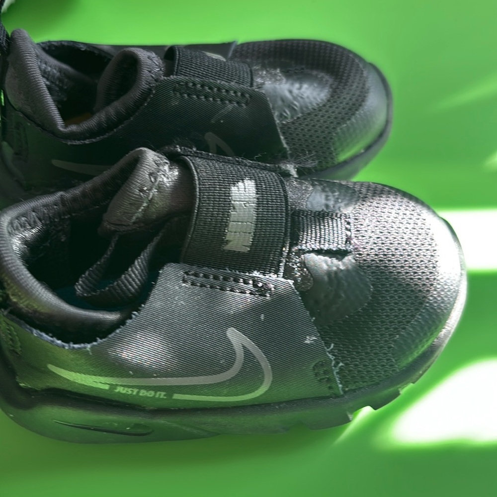 Boys slip on Nike Flex Runners